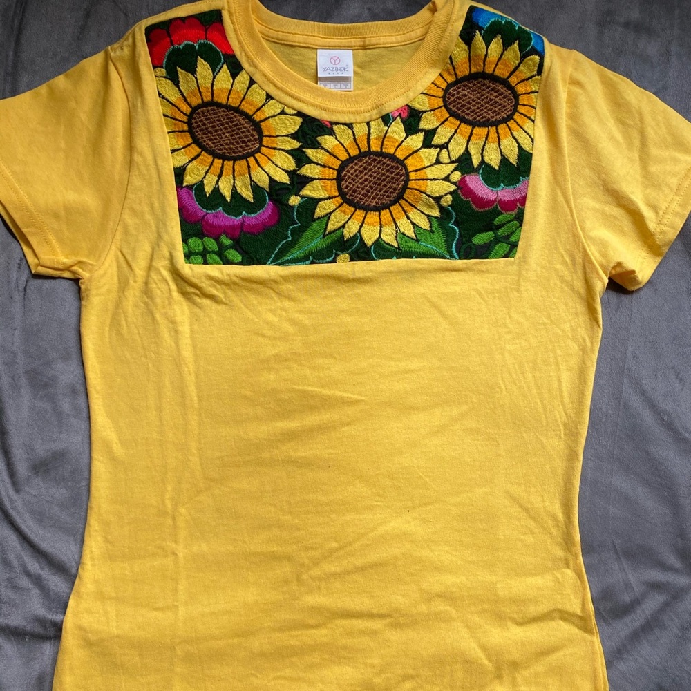 T-Shirt - Picture 2 of 4